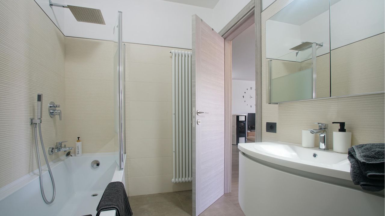 bathroom bathroom